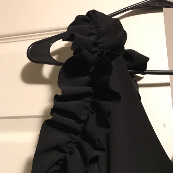 Black Jumper with ruffled collar - Picture 2 of 3